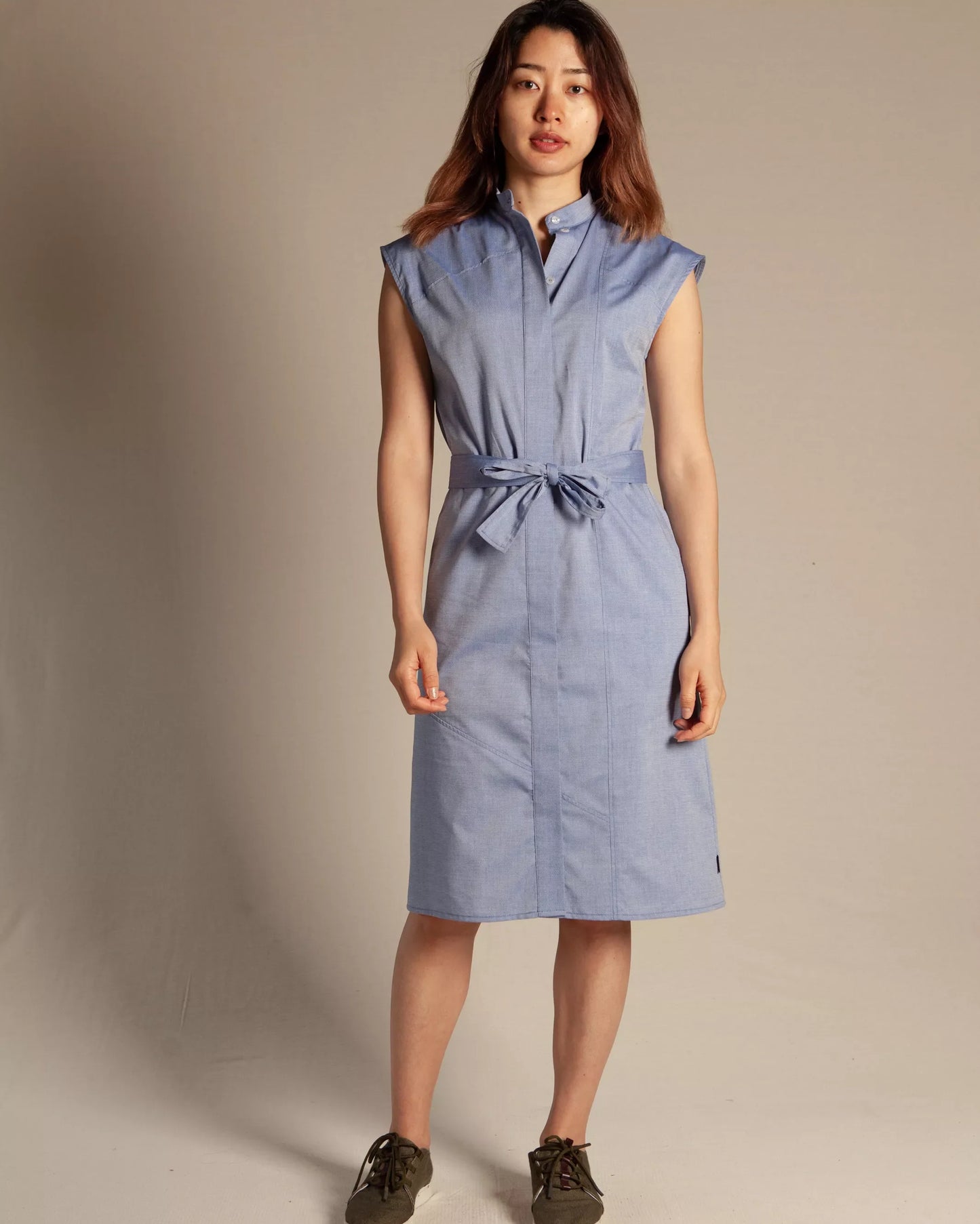 Robe bleue à motifs