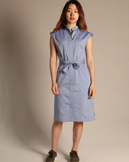 Robe bleue à motifs