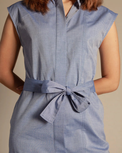 Robe bleue à motifs