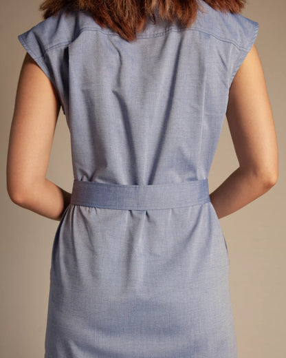 Robe bleue à motifs