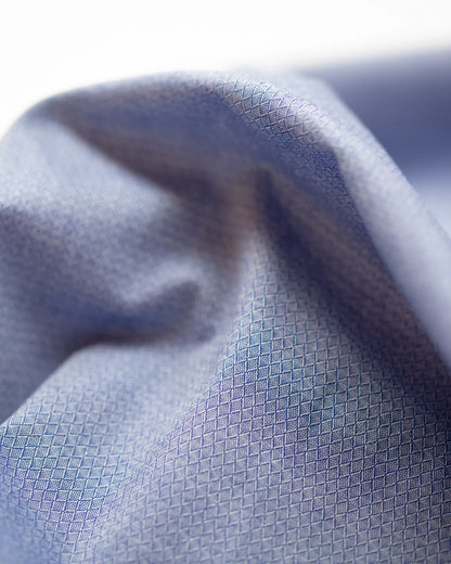 Robe bleue à motifs